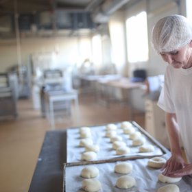 HEZKY ČESKY: 7.díl: Pekárna Malena: Dobrý chleba potřebuje dostat pecku