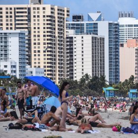 V Miami jsou stále plné pláže.