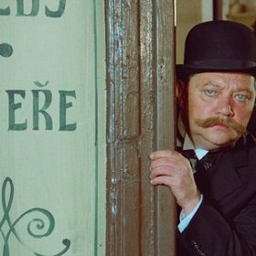 Rudolf Hrušínský v komedii exceloval.