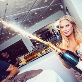 Rebecca Rohlsson umí žít.