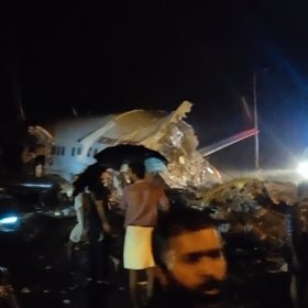 Již jsou hlášeny první oběti. Desítky lidí jsou zraněny