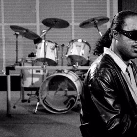 I během pandemie koronaviru se snaží své fanoušky bavit.