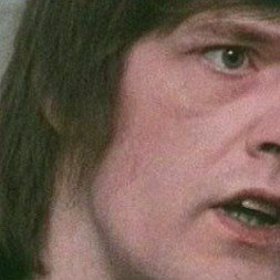 Robert Maudsley skončil ve vězení za vraždu pedofila a mnozí si mysleli, že pouze vykonal spravedlnost a za mřížemi nemá co dělat. Ve vězení ale dokázal, že je šílený - zabil spoluvězně a lžičkou snědl část jeho mozku.