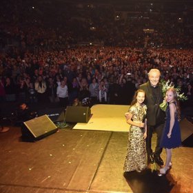 Nelly a Charlotte s tatínkem.