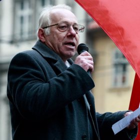 Na odboráře se strhla obrovská vlna kritiky a za své výroky by podle lidí neměl dostat v restauraci ani vodu z kohoutku.