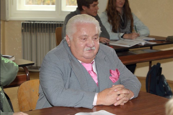 FOTO: Příčiny smrti zatím nejsou známé. – stránka 9