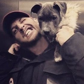 Tom Hardy se po natáčení Rocca ujal a tvoří nerozlučnou dvojku.