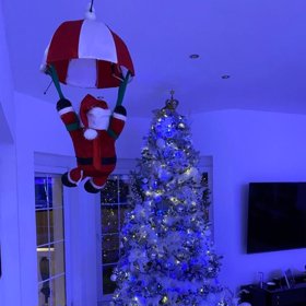 U stromečku nechybí celá lesní zvěř a ani Santa Klaus.