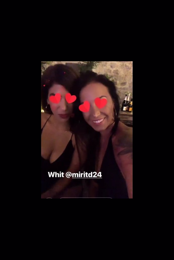 FOTO: Agáta vyrazila s kamarádkou za zábavou. – stránka 3625