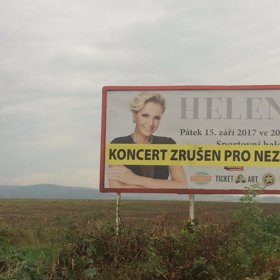 Helena na silničním billboardu.