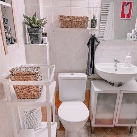 Marianina koupelna je ryze dívčí.