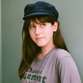 Olivia je Pavlínina nejstarší nevlastní vnučka.