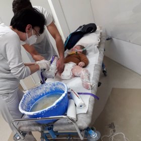 Rodiče Oliverka často sdílí, jak se synkovi daří.