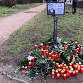 Svíček přibývá.