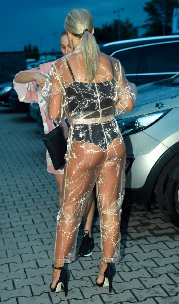 FOTO: Nela Slováková a její první outfit. – stránka 809