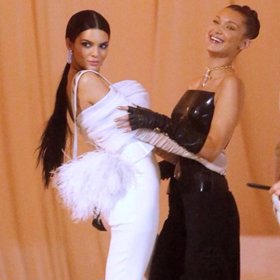 Kendall přidala několik fotek a na jedné z nich je s modelkou Bellou Hadid.