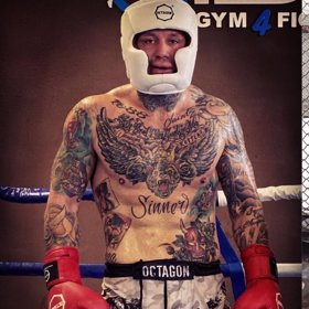 Vémola se měl v září utkat s Václavem Mikuláškem.