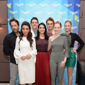 Kolegové z Riverdale Perryho milovali.