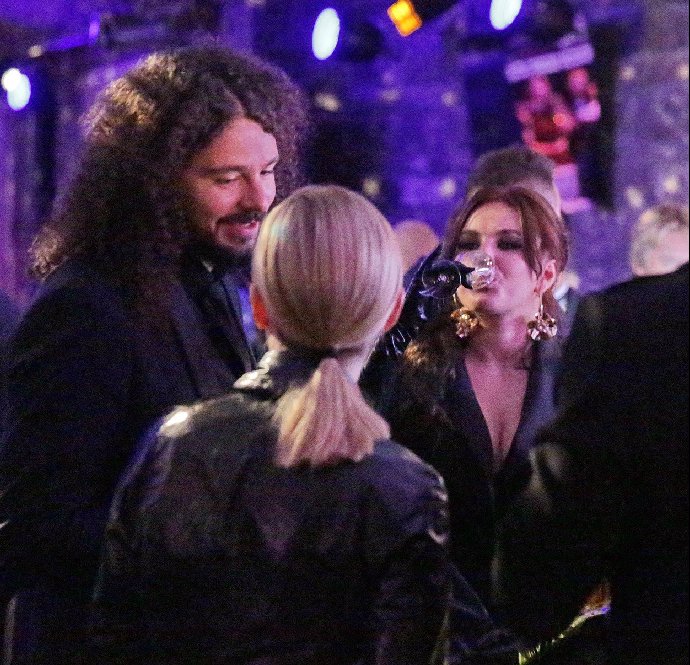 Foto k tématu Ewa Farna – stránka 1084