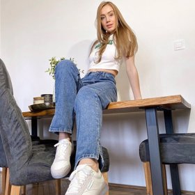 Anna Kadeřávková momentálně randí s rapperem Strapem.