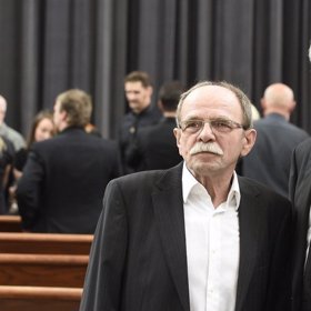 Jaroslav Uhlíř a Zdeněk Svěrák, autoři hitu Holubí dům.