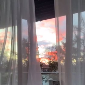 Tímto úchvatným výhledem přímo z postele se mohou Leoš s Monikou každý den kochat.