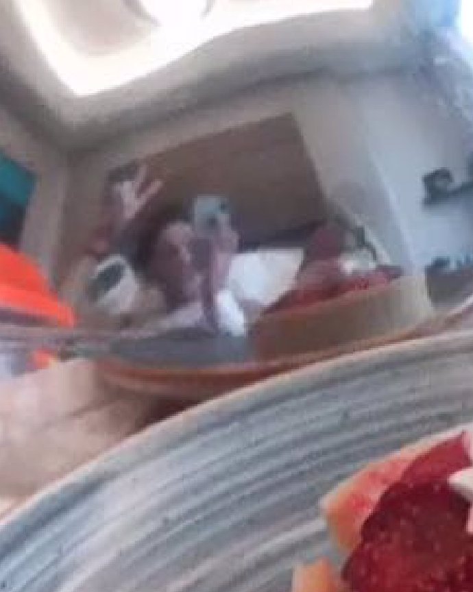 FOTO: Týnuš Třešničková ukázala tvář v odraze. – stránka 378