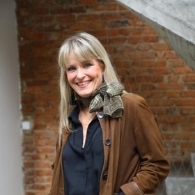 Jediná slova, která uměla byla Miluji tě a jednu nadávku. 