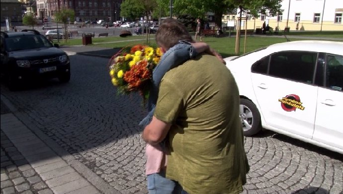 FOTO: Závěrečná objímačka. – stránka 2096