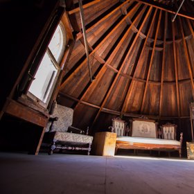 Děsivá atmosféra dýchá téměř z každé místnosti.