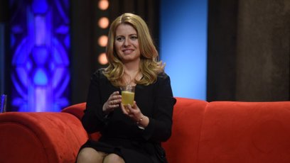 FOTO: Zuzana Čaputová na červené sedačce v Show Jana Krause v únoru roku 2019