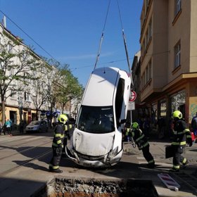 Řidička utrpěla jen lehčí zranění.