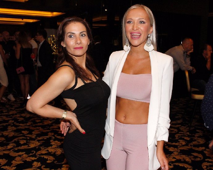 Foto k tématům Nela Slováková, Eva Decastelo – stránka 450