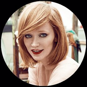 Aňa je krásná žena.