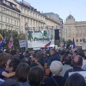 Protestuje se na Václavském náměstí.