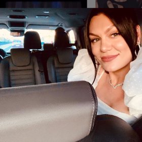 Popsala, že v uchu měla pocit, jako by někdo pustil fén. Když zpívala, tak to byl prý pocit, jako kdyby jí někdo z ucha chtěl vyběhnout.