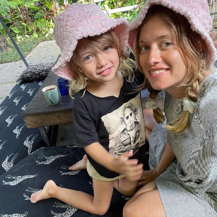 FOTO: Rozkošná Lennon Marlene roste jako z vody. – stránka 766