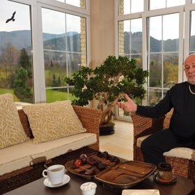 Bohužel prohrál boj s těžkou nemocí.