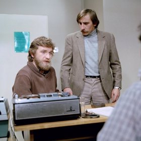 Vladimír Kratina a Pavel Zedníček v seriálu Malý pitaval z velkého města (1982).