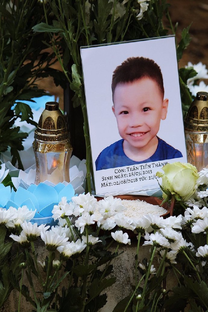 FOTO: Utonulý chlapeček. – stránka 27