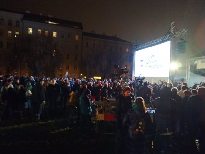 FOTO: Klárov se zaplnil. – stránka 1614
