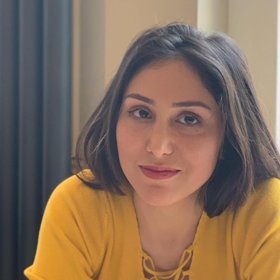 Niloofar zrovna dokončila vysokou školu.