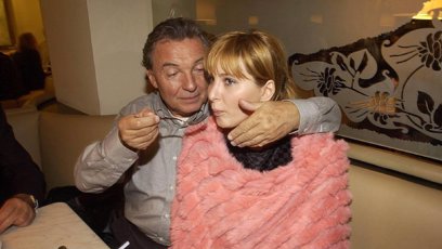 FOTO: Karel krmí Ivanu kaviárem. Psal se rok 2004.