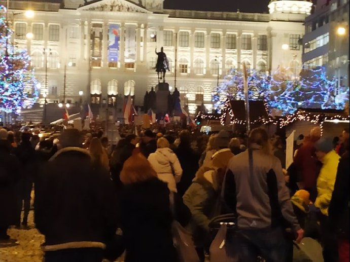 FOTO: Jsou tady Vánoce a lidé mají jiné starosti. – stránka 1621