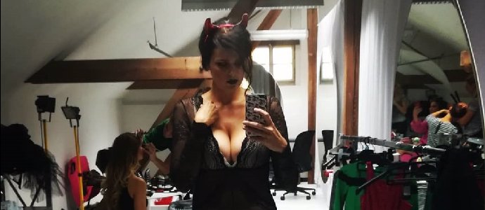 Foto k tématu Ornella Koktová – stránka 915