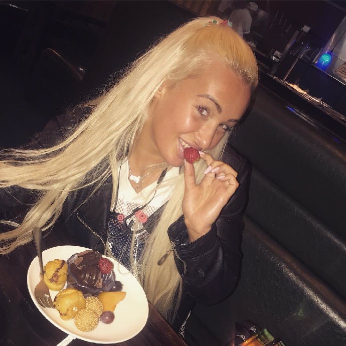 Foto k tématu Daisy Lee – stránka 347