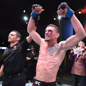 Český bojovník David Dvořák předvedl v souboji proti Jordanu Espinosovi v Las Vegas super výkon.