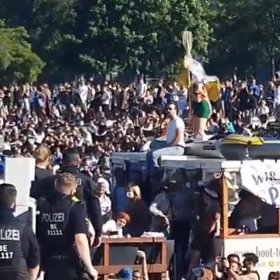 Organizátoři nečekali, že dorazí tolik plavidel.