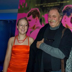 Ať je mu zem lehká.