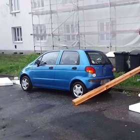 Zničily se i části stavby.